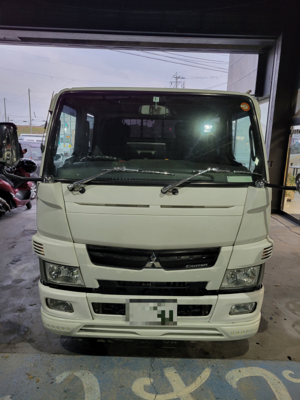 平成28年式　三菱キャンター　FBA20　フロントスポイラー取り付け