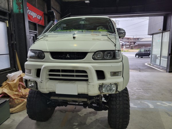 三菱　デリカ　タイヤ交換