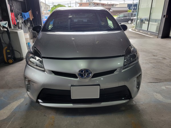 トヨタ　プリウス　フォグランプ交換